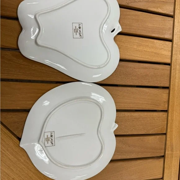 Mikasa summer fruit plates . Peaches and Apple. Two for $15 - Picture 6 of 8